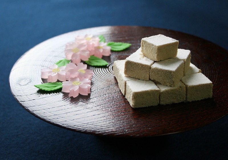 コラムの画像、越前にもあった「越の雪」お菓子？それとも