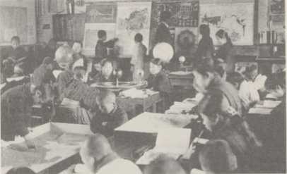 写真155 三国尋常高等小学校の地理学習
