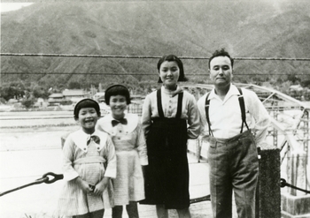 津村節子氏の少女時代写真　福井県ふるさと文学館提供　福井県文書館ミニ展示2015.2