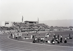 完成した陸上競技場 1965年（昭和40）県広報写真60271　福井県文書館蔵