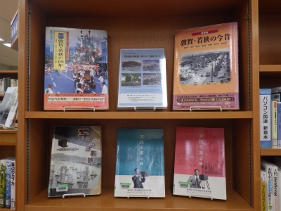 ２階図書フロアでの特集写真